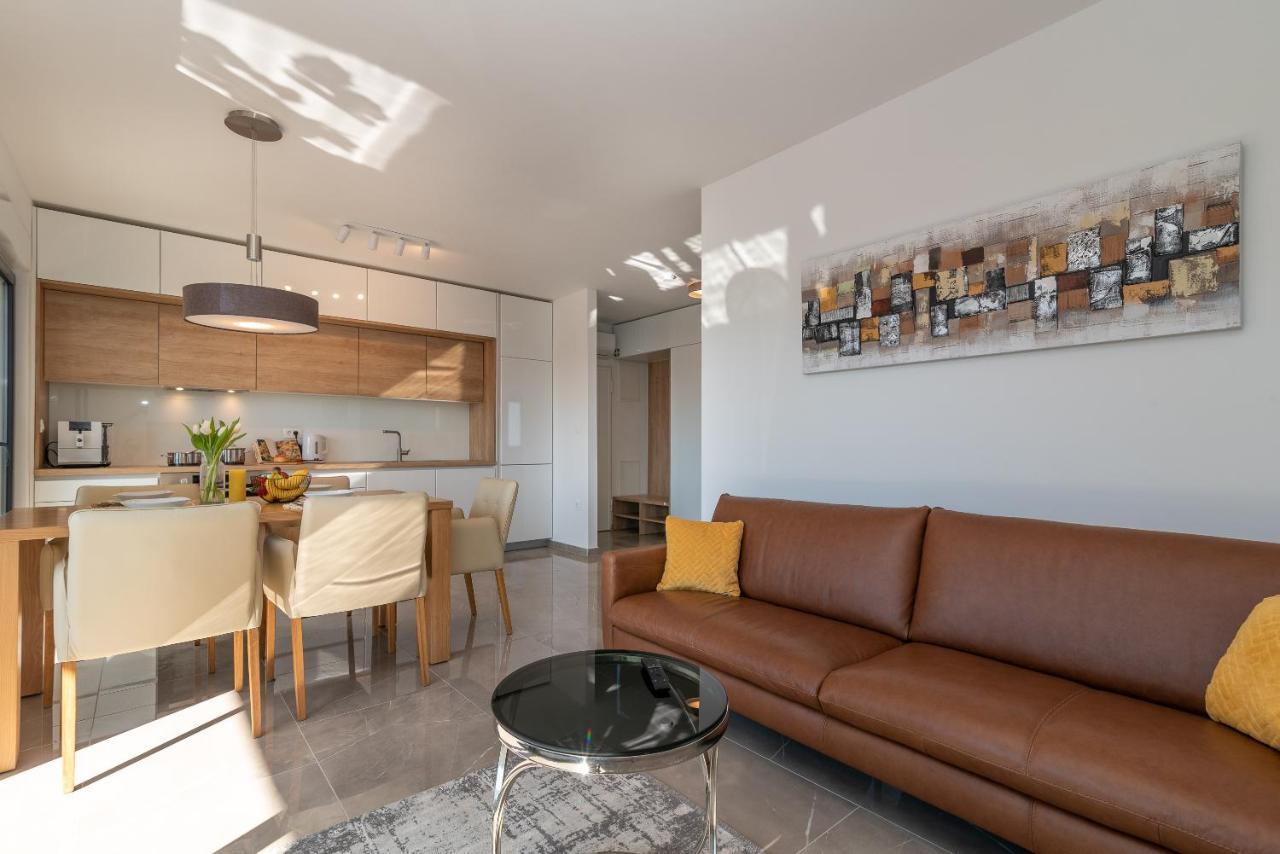 Poolside 2 bedroom ap. MARE Trogir Buitenkant foto