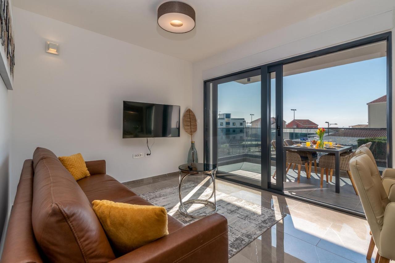 Poolside 2 bedroom ap. MARE Trogir Buitenkant foto