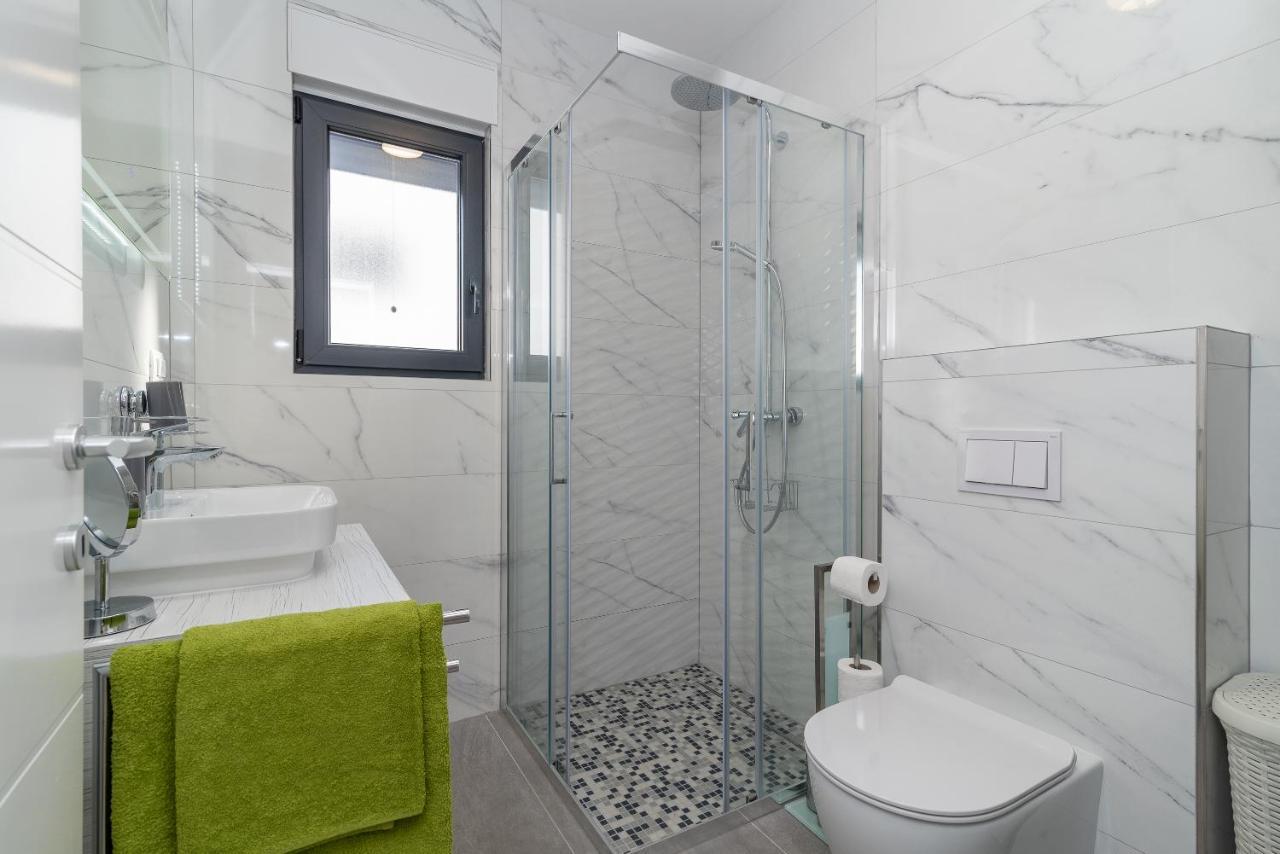 Poolside 2 bedroom ap. MARE Trogir Buitenkant foto