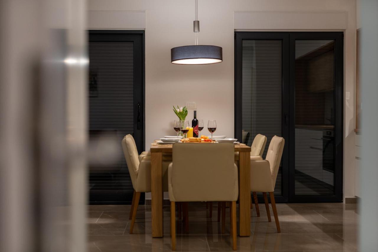 Poolside 2 bedroom ap. MARE Trogir Buitenkant foto