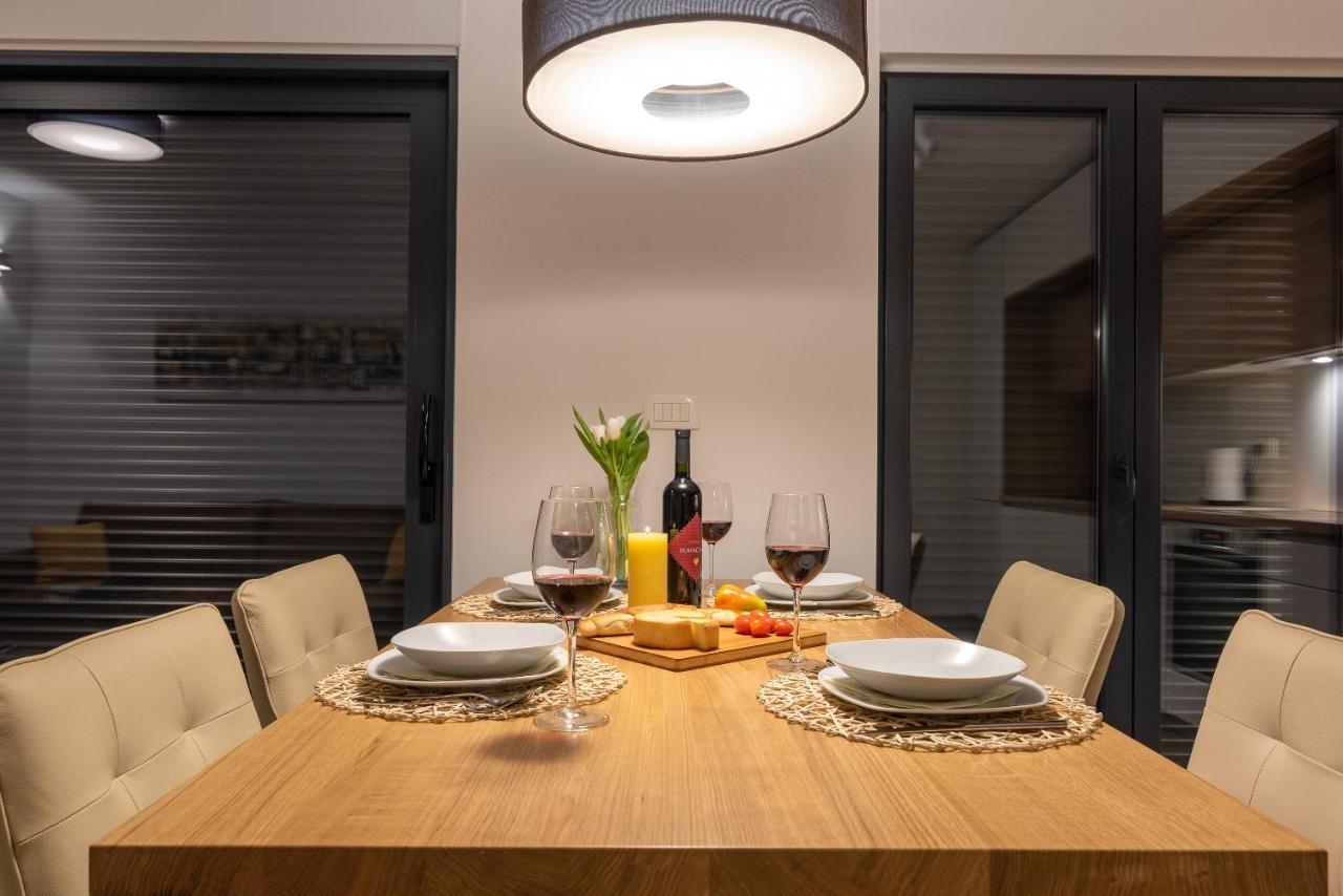 Poolside 2 bedroom ap. MARE Trogir Buitenkant foto