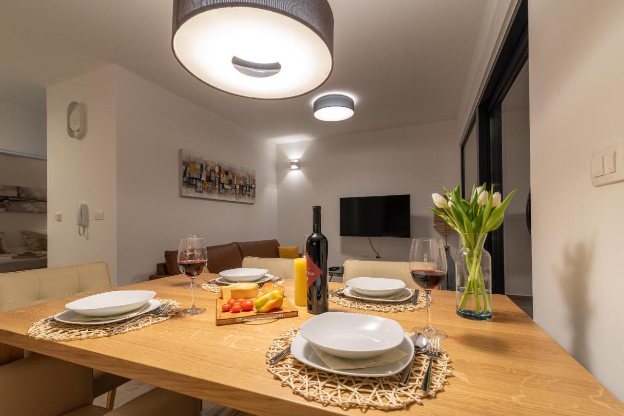 Poolside 2 bedroom ap. MARE Trogir Buitenkant foto