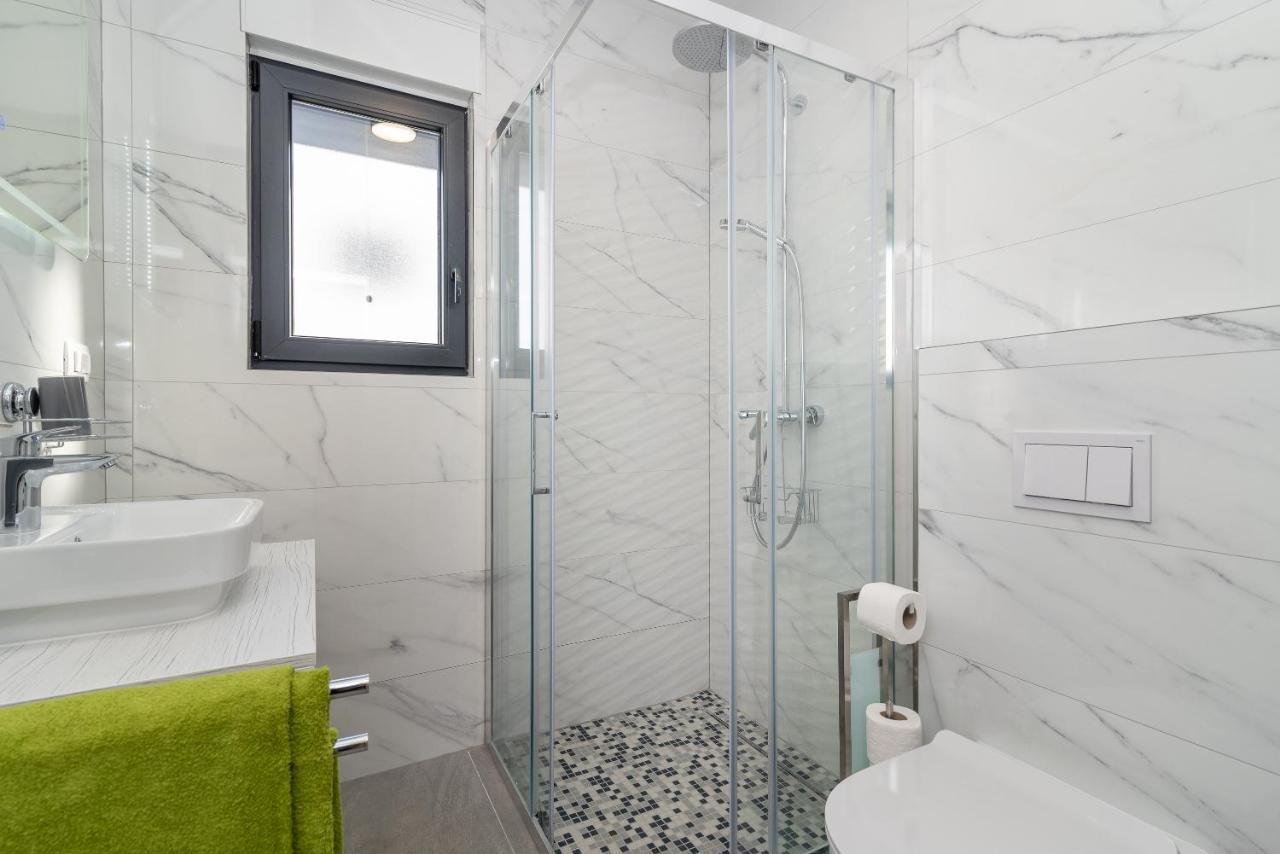 Poolside 2 bedroom ap. MARE Trogir Buitenkant foto