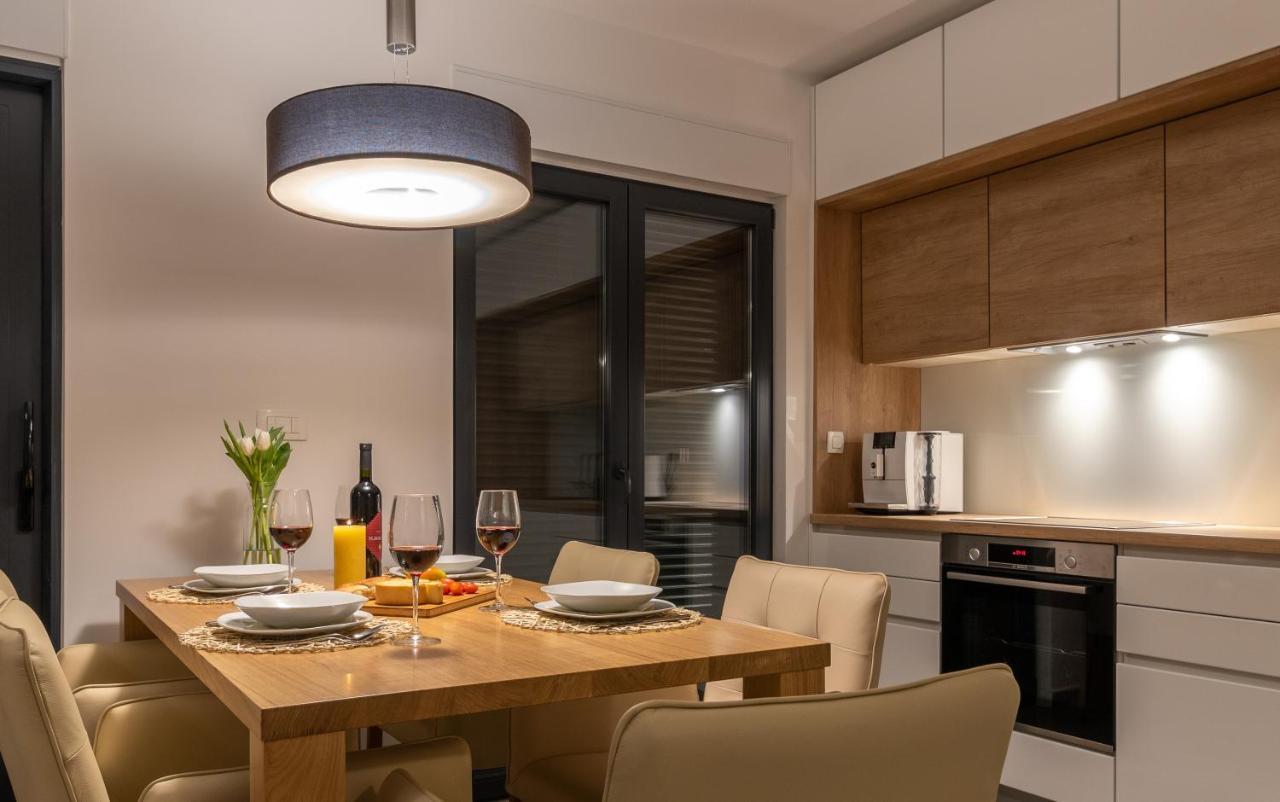 Poolside 2 bedroom ap. MARE Trogir Buitenkant foto