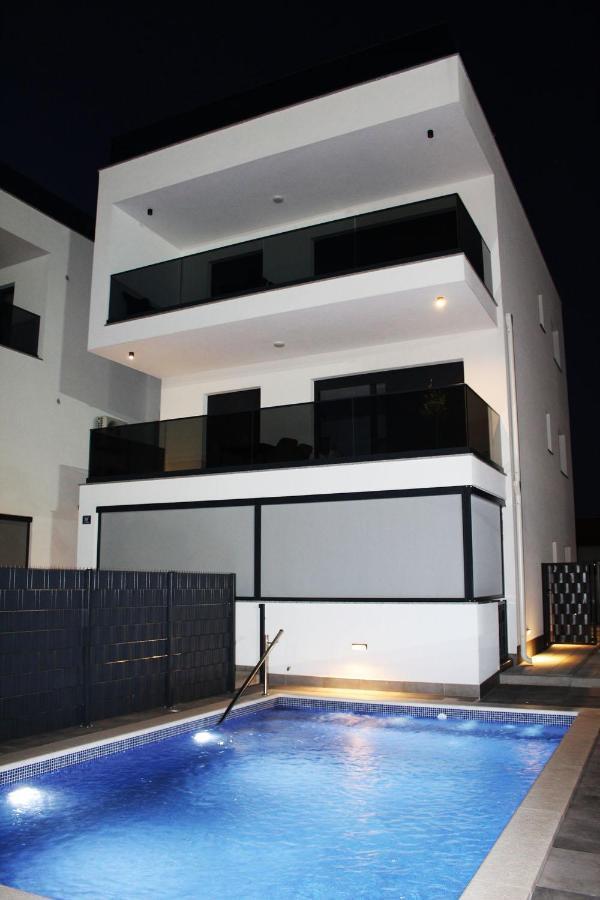 Poolside 2 bedroom ap. MARE Trogir Buitenkant foto