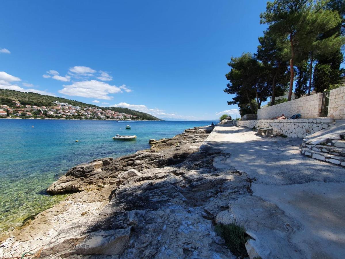 Poolside 2 bedroom ap. MARE Trogir Buitenkant foto
